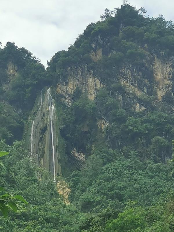 千重山万道水